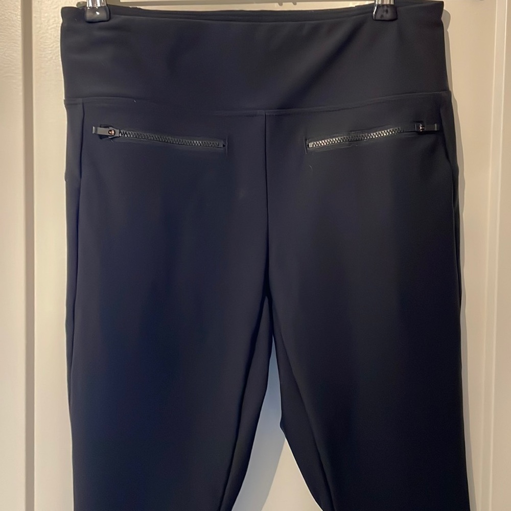 Athleta MP black cropped pant.